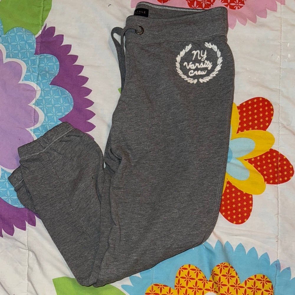 Gray Aeropostale Joggers (Small - girls)